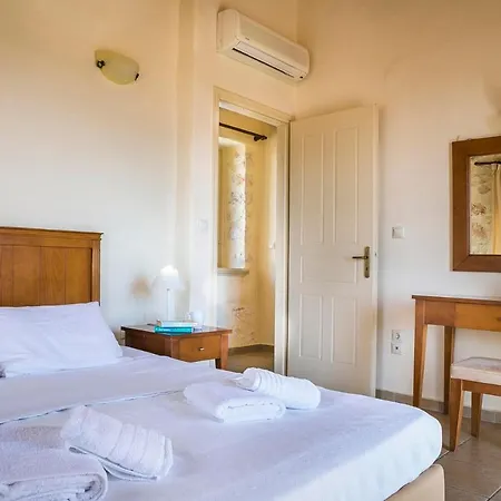 Tselentata Sleeps 4 Pool Air Con Wifi Willa